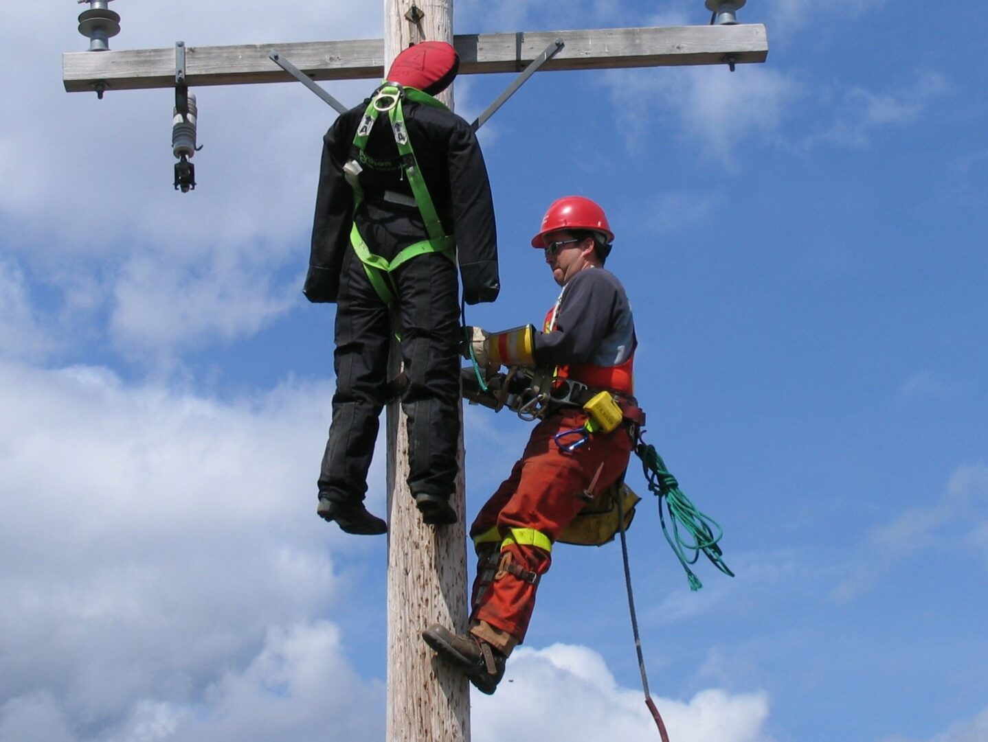 Mannequin d'entrainement au secours travail en hauteur sur pylône électrique
