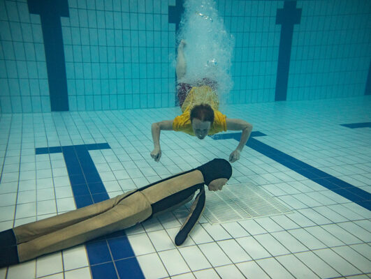 Mannequin piscine Ruth Lee coulé