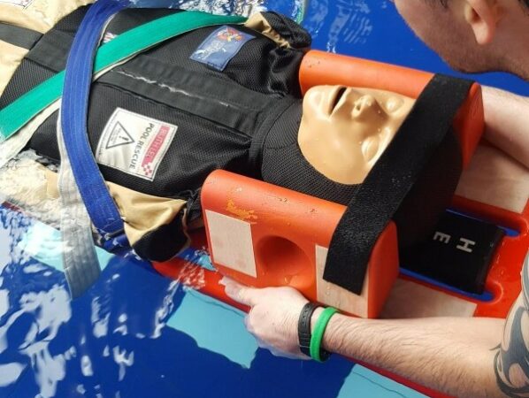 Extraction mannequin piscine sur planche