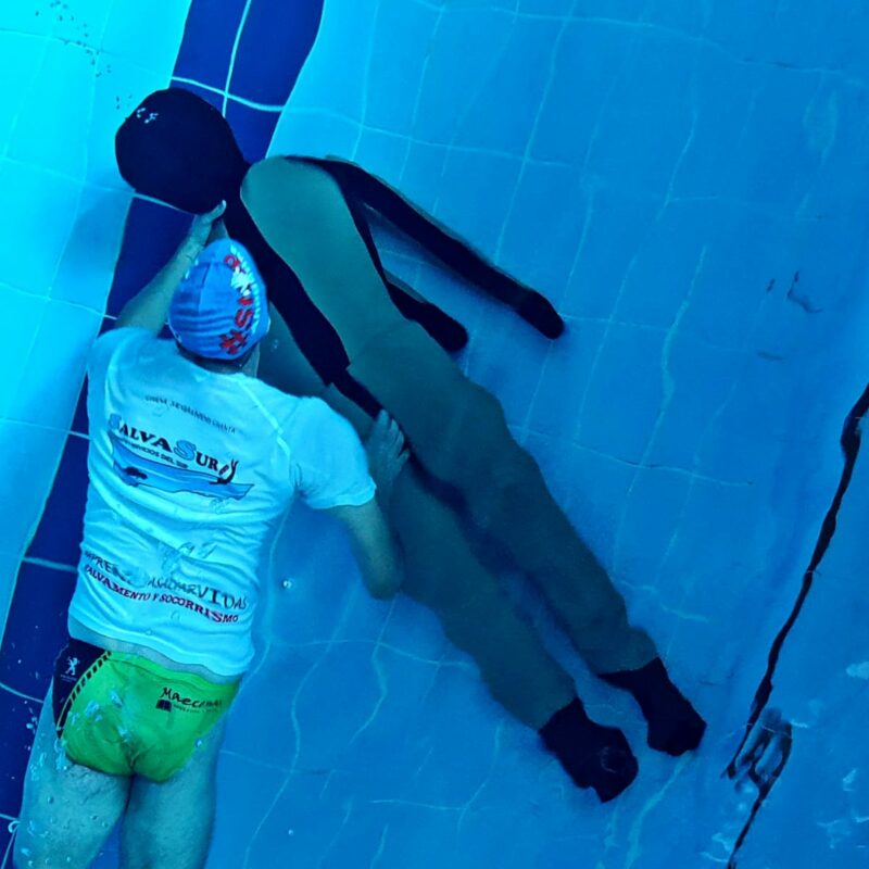 prise en charge mannequin piscine réaliste Ruth Lee