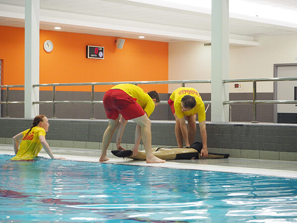 Mannequin piscine pris en charge